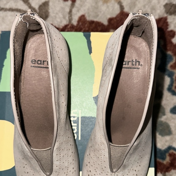 EARTH CALGARY QUEBEC LEATHER HEEL SZ 8.5 M 39.5 EU 🌸🐝 - Picture 7 of 10